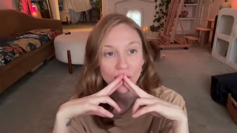 Snapshot of pretendlunch chatting on 11-06-25, 12:55 Pretend online show from 11-06-25, 12:55