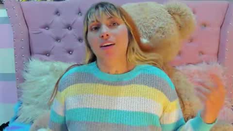 Snapshot of pretti__violet_ chatting on 01-16-26, 02:59 Pretti Violet online show from 01-16-26, 02:59