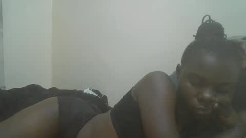 Snapshot of prettiest_doll chatting on 12-19-25, 10:17 prettiest_doll online show from 12-19-25, 10:17