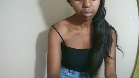 prettiethalia online show from 10-18-25, 08:42