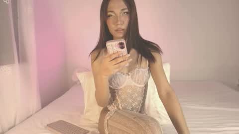 Snapshot of pretty_aerii chatting on 03-17-26, 05:55 sarah online show from 03-17-26, 05:55