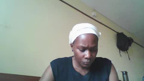 Snapshot of pretty_beib chatting on 10-23-25, 06:13 Karol online show from 10-23-25, 06:13