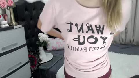 Snapshot of pretty_chikana chatting on 02-27-26, 02:11 Chikana online show from 02-27-26, 02:11