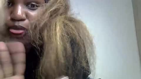 pretty_curvy99 online show from 03-18-26, 11:24