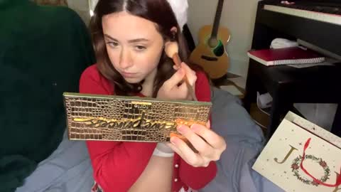 Snapshot of pretty_in_p1nk chatting on 12-18-24, 03:58 Sophie online show from 12-18-24, 03:58