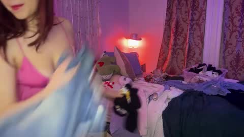 Snapshot of pretty_in_p1nk chatting on 02-27-25, 01:05 Sophie online show from 02-27-25, 01:05