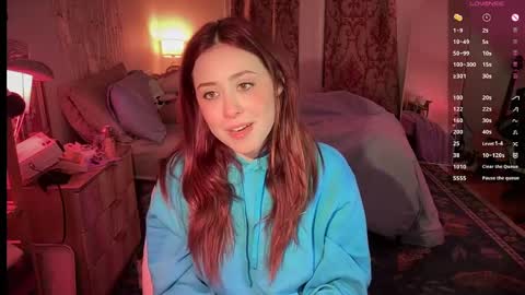 Snapshot of pretty_in_p1nk chatting on 03-08-25, 04:12 Sophie online show from 03-08-25, 04:12