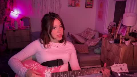 Snapshot of pretty_in_p1nk chatting on 09-16-25, 12:55 Sophie online show from 09-16-25, 12:55