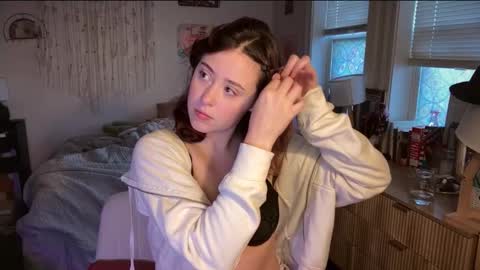 Snapshot of pretty_in_p1nk chatting on 11-06-25, 12:17 Sophie online show from 11-06-25, 12:17