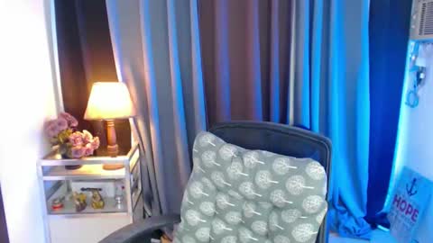 Snapshot of pretty_kimxxx chatting on 10-29-25, 02:14 Kim online show from 10-29-25, 02:14