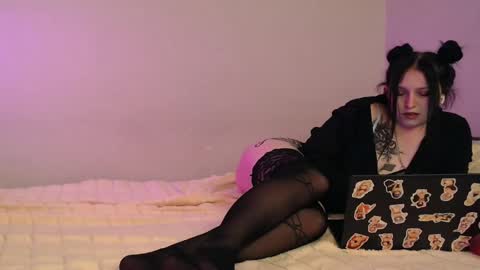 Pretty Kriss online show from 02-04-25, 07:55