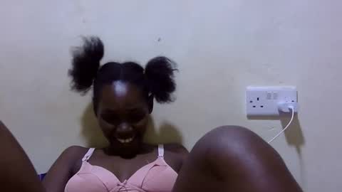 pretty_leila1 online show from 04-03-26, 07:56