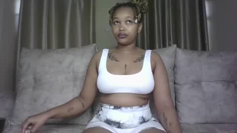 Snapshot of pretty_little_baibe chatting on 12-17-25, 07:58 Tracy online show from 12-17-25, 07:58