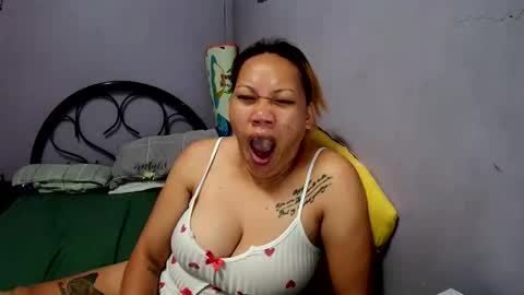 Snapshot of pretty_lyn08 chatting on 06-01-26, 04:09 pretty_lyn08 online show from 06-01-26, 04:09