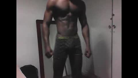 Snapshot of pretty_man_sittaz chatting on 12-30-24, 06:05 Peak Tyrone online show from 12-30-24, 06:05