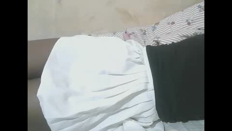 Snapshot of pretty_manisha chatting on 09-30-25, 02:27 Ivy online show from 09-30-25, 02:27