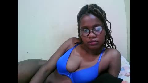 pretty_mellan online show from 02-13-25, 10:44