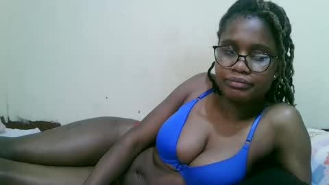 pretty_mellan online show from 02-21-25, 10:37