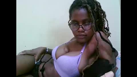 pretty_mellan online show from 03-03-25, 10:28