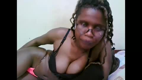 pretty_mellan online show from 03-08-25, 05:22