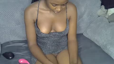 pretty_petite24 online show from 06-17-26, 06:42