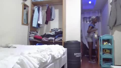 pretty_petite_ebony online show from 10-18-25, 07:36