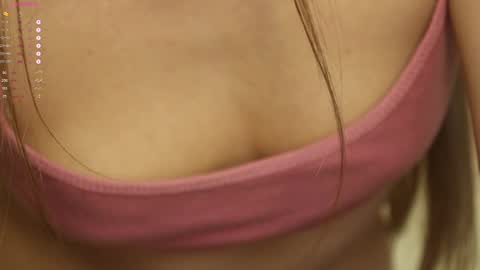 Snapshot of pretty_princess_elina chatting on 02-18-25, 12:26 Elina online show from 02-18-25, 12:26