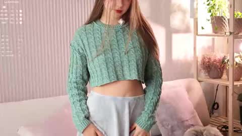 Snapshot of pretty_princess_elina chatting on 10-23-25, 08:35 Elina online show from 10-23-25, 08:35