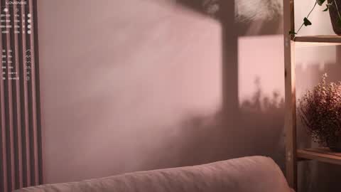 Snapshot of pretty_princess_elina chatting on 10-28-25, 09:13 Elina online show from 10-28-25, 09:13