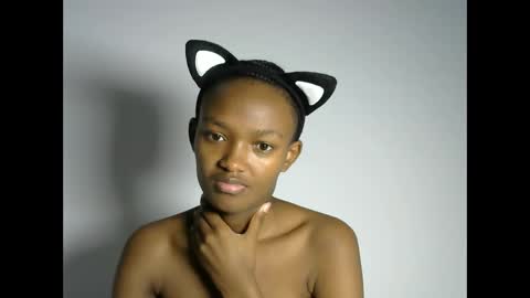 Snapshot of pretty_queennie chatting on 02-28-26, 06:20 Pretty doll online show from 02-28-26, 06:20