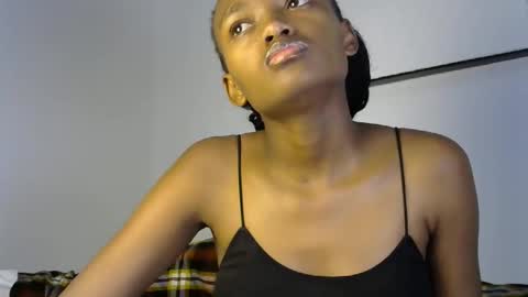 Snapshot of pretty_queennie chatting on 05-12-26, 10:29 Pretty doll online show from 05-12-26, 10:29