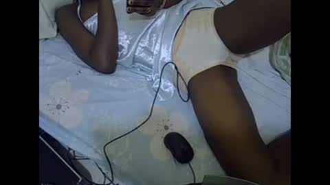 Snapshot of prettyalma chatting on 12-20-24, 09:06 prettyalma online show from 12-20-24, 09:06