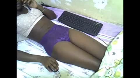 Snapshot of prettyalma chatting on 01-02-25, 07:44 prettyalma online show from 01-02-25, 07:44