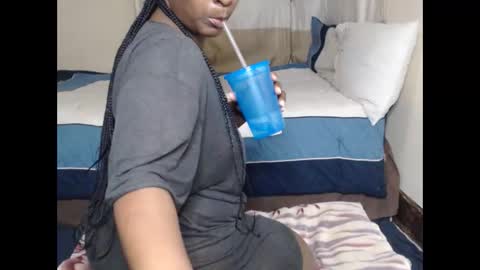 Snapshot of prettyblack25 chatting on 10-16-25, 02:01 Cindy online show from 10-16-25, 02:01