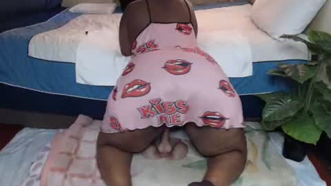 Snapshot of prettyblack25 chatting on 06-16-26, 10:40 Cindy online show from 06-16-26, 10:40