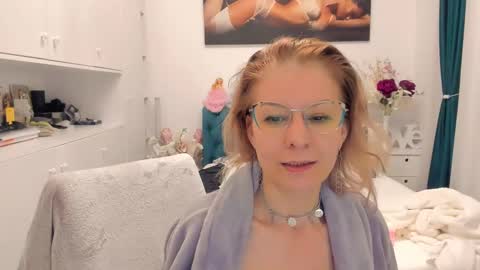 Snapshot of prettyblackeyes chatting on 01-20-25, 09:46 wilma online show from 01-20-25, 09:46