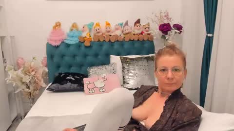 Snapshot of prettyblackeyes chatting on 01-25-25, 10:18 wilma online show from 01-25-25, 10:18