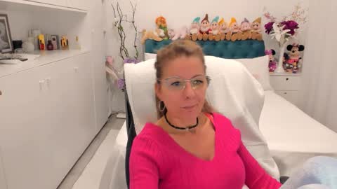 Snapshot of prettyblackeyes chatting on 10-02-25, 06:20 wilma online show from 10-02-25, 06:20