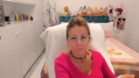 Snapshot of prettyblackeyes chatting on 10-02-25, 10:06 wilma online show from 10-02-25, 10:06