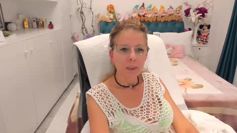 Snapshot of prettyblackeyes chatting on 10-09-25, 07:56 wilma online show from 10-09-25, 07:56