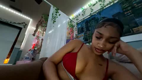 Snapshot of prettyblackgal chatting on 12-15-25, 07:34 prettyblackgal online show from 12-15-25, 07:34