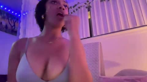 Snapshot of prettyblackgal chatting on 08-07-26, 06:15 prettyblackgal online show from 08-07-26, 06:15