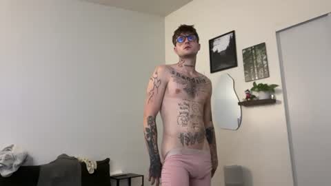 Snapshot of prettyboyszn chatting on 06-19-26, 05:23 pretty boy online show from 06-19-26, 05:23