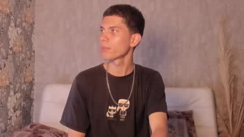 Snapshot of prettyboyy_13 chatting on 11-28-25, 07:49 Camilo online show from 11-28-25, 07:49