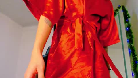 Snapshot of prettybunnies08 chatting on 12-16-25, 02:05 Enzo Denis online show from 12-16-25, 02:05