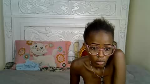 Snapshot of prettybunnny chatting on 12-18-25, 03:23 Bunny online show from 12-18-25, 03:23