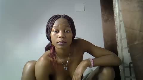 Snapshot of prettycoco_ chatting on 05-19-26, 02:45 coco online show from 05-19-26, 02:45