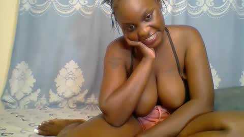 Snapshot of prettydarkskin002 chatting on 01-05-26, 09:40 SHANIA online show from 01-05-26, 09:40