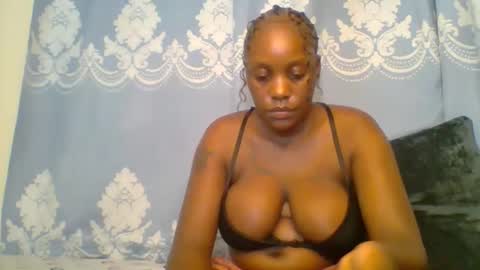 Snapshot of prettydarkskin002 chatting on 01-06-26, 07:39 SHANIA online show from 01-06-26, 07:39