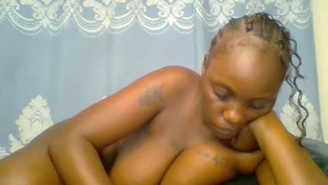 Snapshot of prettydarkskin002 chatting on 01-13-26, 10:15 SHANIA online show from 01-13-26, 10:15